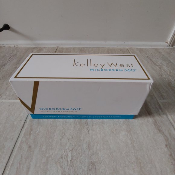 Kelley West Microderm 360 Personal Home Diamond Microdermabrasion Kit - Picture 3 of 3